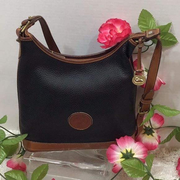 Dooney & Bourke Handbags - Dooney vintage AWL shoulder bag